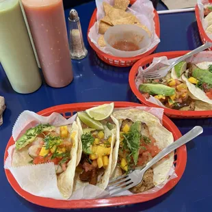 CAMARON AL CHIPOTLE, CAMARON AL AJILLO, TILAPIA AL DIABLO, TILAPIA MANTEQUILLA taco