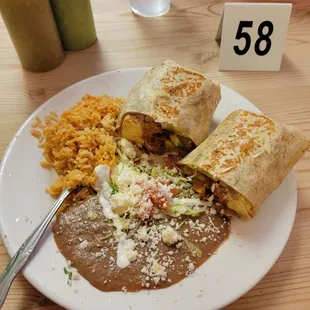 a plate of mexican food