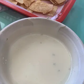 Quesodip and Chips