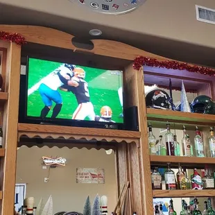 Football on 4 tvs!
