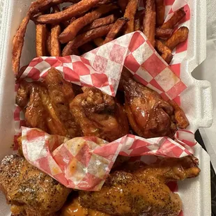 Twist: mild, Mack&apos;s sauce and sweet potato fries