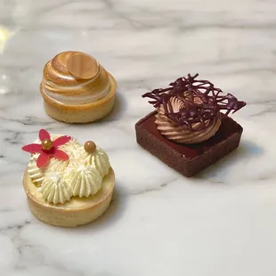 tartlet trio: yuzu meringue, opulence you own everything, island girl (06/2023)