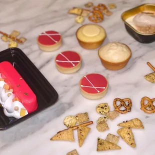 aloha! snackbox: Signature Furikake Chex Mix, Passion Love Entremet, Guava Tartlet, Butter Mochi, Vanilla Bean Cheesecake(11/2022)