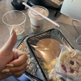 Best protein shakes EVER. Tasty meal preps and protein donuts and even energy drinks in the fridge !