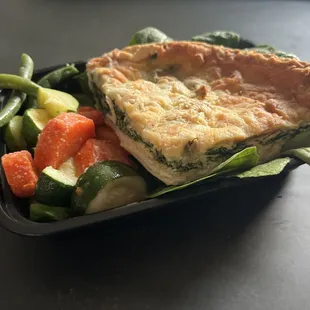 Quiche with spinach, bell peppers, onion, mozzarella cheese and pie crust. Served with seasonal veggies.