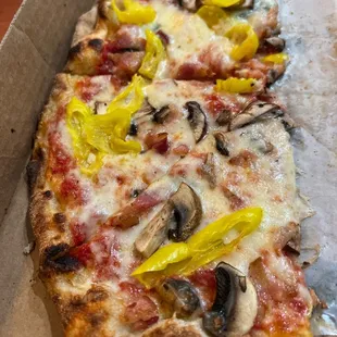The Captain! These gents know pizza! Thin crunchy with a touch of char. Best pizza in northern Pittsburgh and worth the drive!