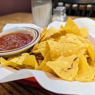 nachos and salsa