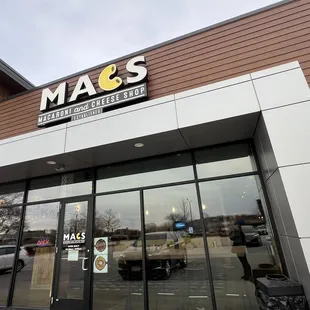 Mac's