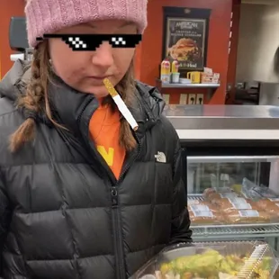 Grabbin’ a salad and a sammich' wif ma shortie.