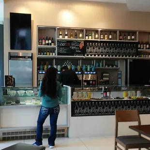 ~ATTENTION YELPERS THIS MACY'S DOWNTOWN SAN FRANCISCO CA  WINE BAR PLACE ISN'T CLOSED AT ALL I WAS HERE YESTERDAY ON JUNE 1ST 2019~