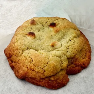 Matcha cookie with white chocolate pieces