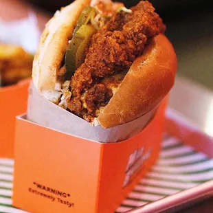 food, chicken wings and fried chicken