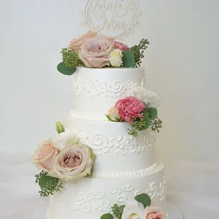 MR. and MS. wedding cake design