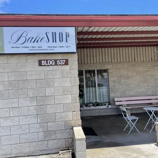 the outside of a cake shop