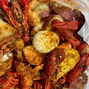 Crawfish &amp; 10 Shrimp, Potatoes, 1 Corn and 1 Egg Combo
