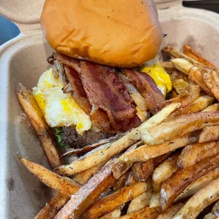 IG @Kurlykonnoisseur | Mad Dash Burger