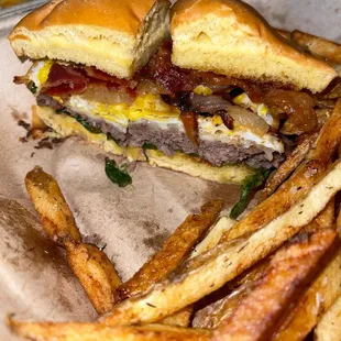 IG @Kurlykonnoisseur | Mad Dash Burger