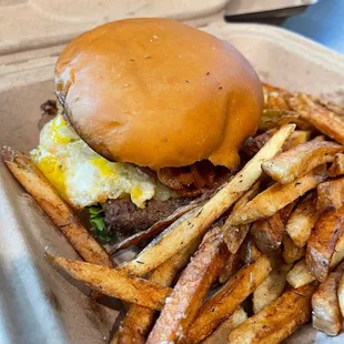 IG @Kurlykonnoisseur | Mad Dash Burger