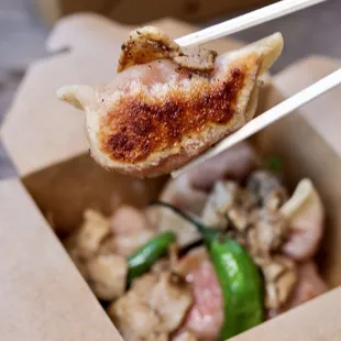 6 Pieces The Longanisa Dumplings Food IG: @nomswithsabs