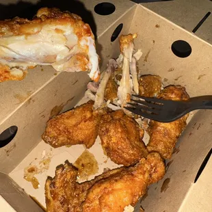 food, chicken wings and fried chicken