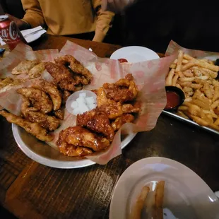 fried chicken, bbq chicken, bbq wings, food, poultry, chicken wings and fried chicken, fried chicken wings, chicken, chicken wings