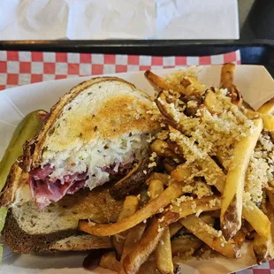 Reuben with garlic fires.