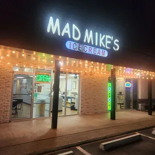 Exterior of Mac Mike&apos;s