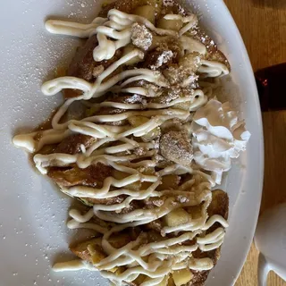 APPLE STREUSEL FRENCH TOAST