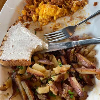 CHORIZO & EGGS