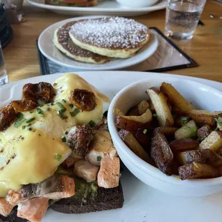 AVOCADO SALMON BENEDICT