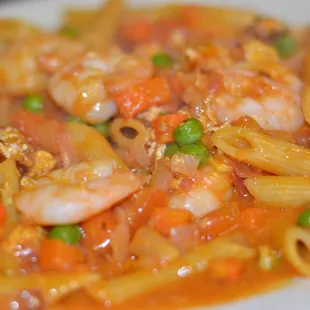 F9 Pad Macaroni with tomato, soy sauce mixed