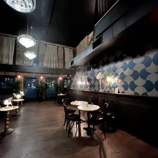 inside (upstairs, private room)