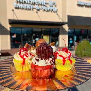 a plate of cupcakes