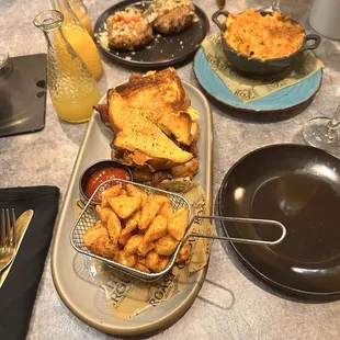 food, chicken wings and fried chicken