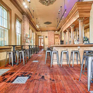 Madame Vic&apos;s Interior
