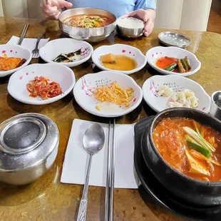Kimchi stew and spicy beef stew