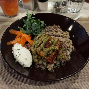 Salmon bowl with quinoa