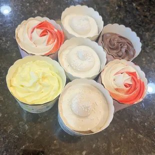 Beautiful cupcake heaven.