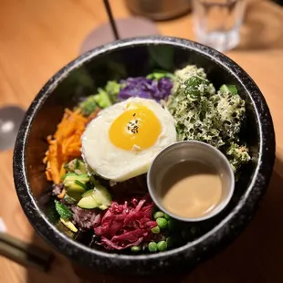 Bibimbop bow with spicy chicken