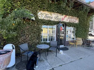 Three Bees Pottery & Coffee Shop