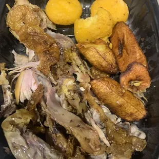 1/2 chicken with plantains and arepas