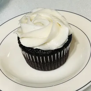 Chocolate cupcakes with vanilla buttercream
