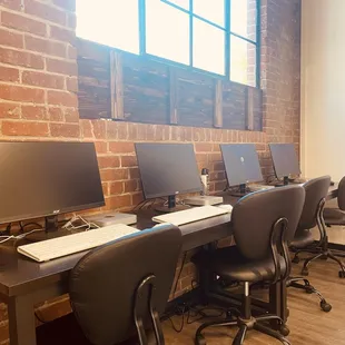 Made Studio Computer Lab Total: 6