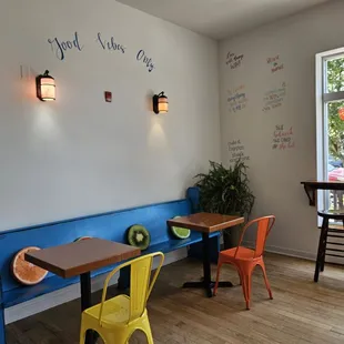 a table and chairs in a coffee shop