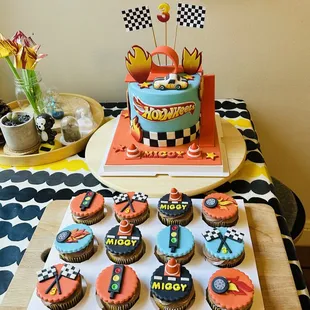 Hotwheels theme cake and cupcakes.