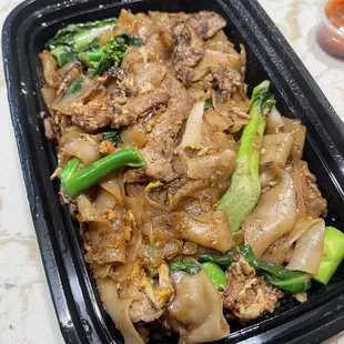 Pad Seeyou w/ Beef $15