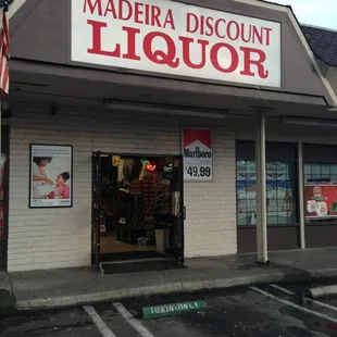 the front of a liquor shop
