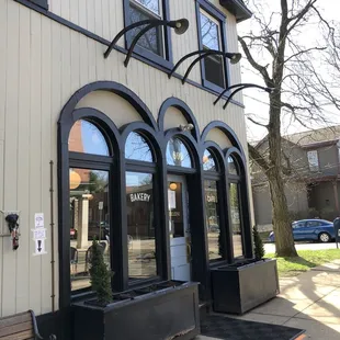 Look at those cute arch windows!