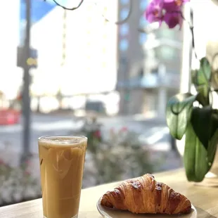 Iced latte and croissant