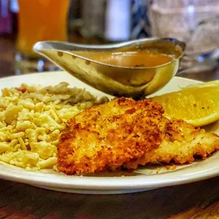 Wiener Schnitzel / Spaetzle / Sauerkraut